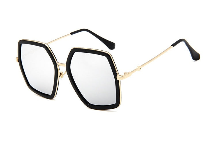 Sunglasses with black lenses and gold frames
lightweight eyeglasses
aesthetic eyewear
everyday glasses
premium eyewear frames
optical fashion glasses
minimalist eyewear
luxury eyewear
comfortable eyeglasses