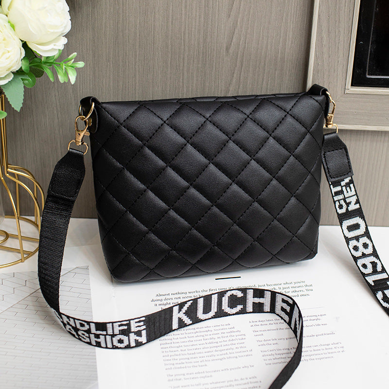 Black quilted handbag with a patterned strap
stylish clutch bag
designer-inspired clutch
party clutch purse
chic shoulder clutch
trendy women's handbag